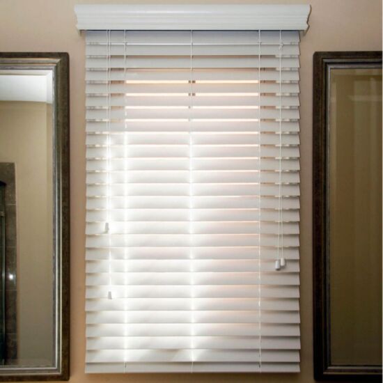 Алюминиевые горизонтальные жалюзи для витрин