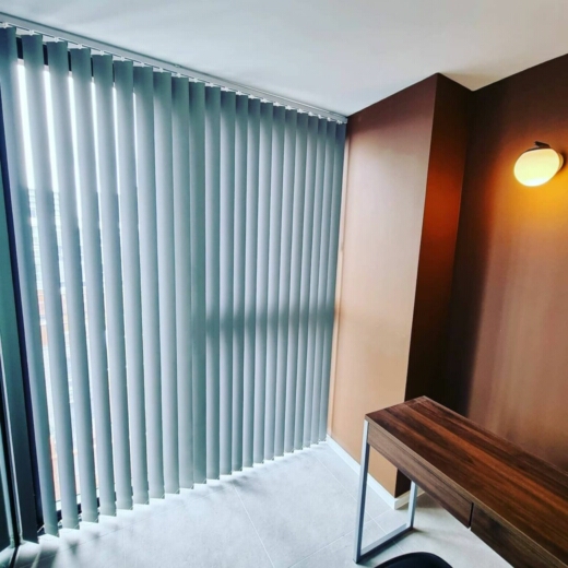 Пластиковые жалюзи в зал