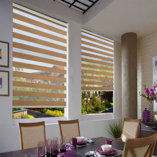 Рулонные шторы День Ночь на большое окно