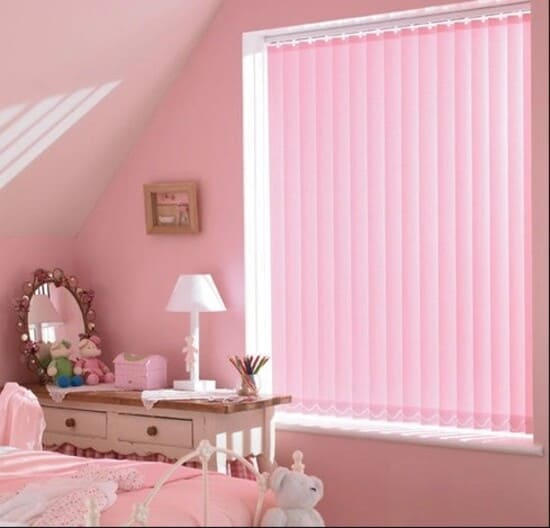 Вертикальные жалюзи в детскую комнату