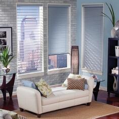 Алюминиевые жалюзи в гостиную цена. Купить в «Мастерская Жалюзи»